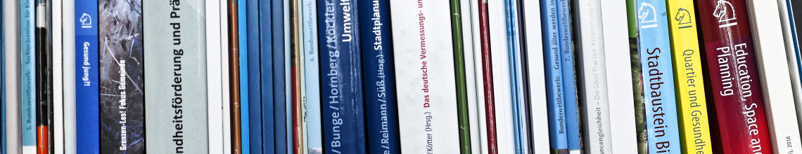 Lesetipps Foto von Büchern im Regal