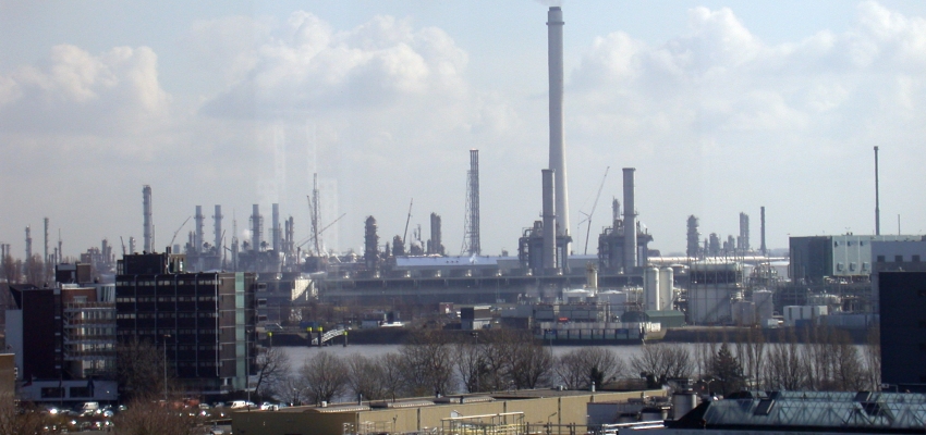 Foto: © Wolf-Christian Strauss Foto einer Industrieanlage
