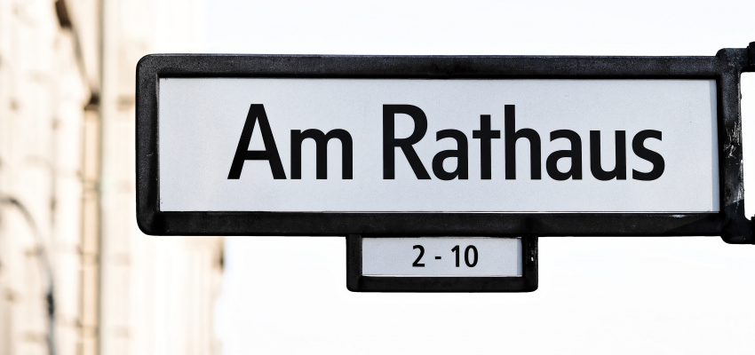 Foto: © Thomas Franke Foto: Strassenschild "Am Rathaus"